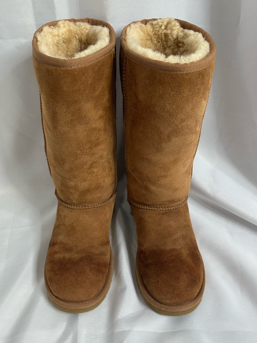 UGG Women's Classic Round Toe II Tall Boots Size 7